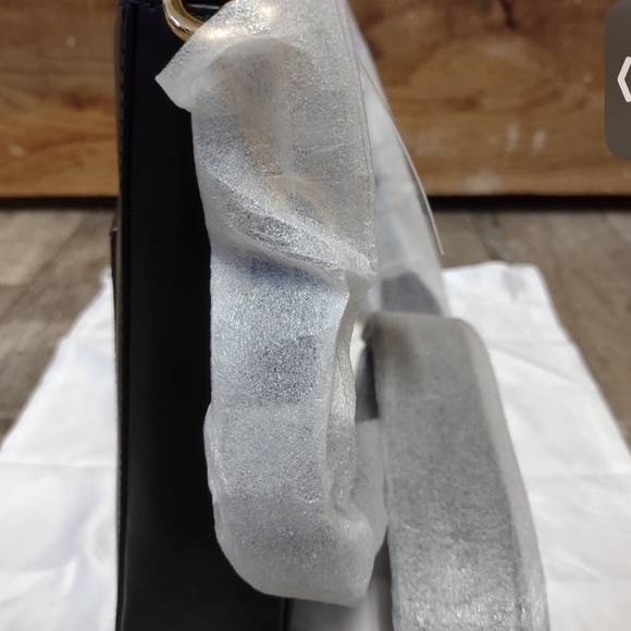 Michael Kors Gloria Messenger Leather Crossbody Bag - Picture 5 of 10